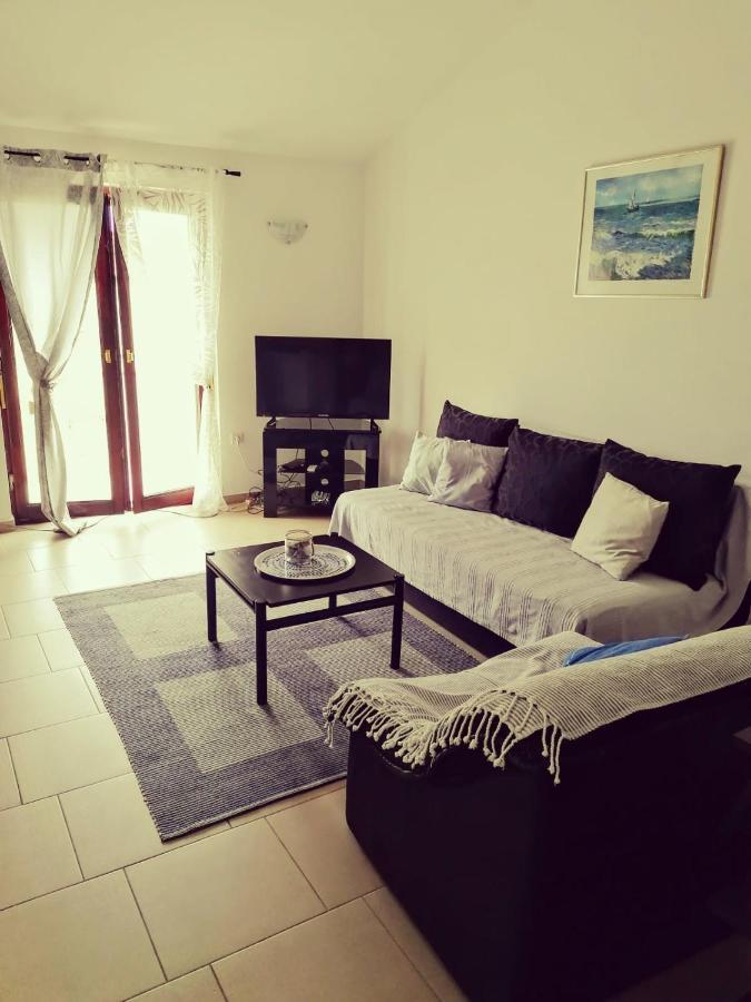 Apartment By The Beach Primošten Esterno foto